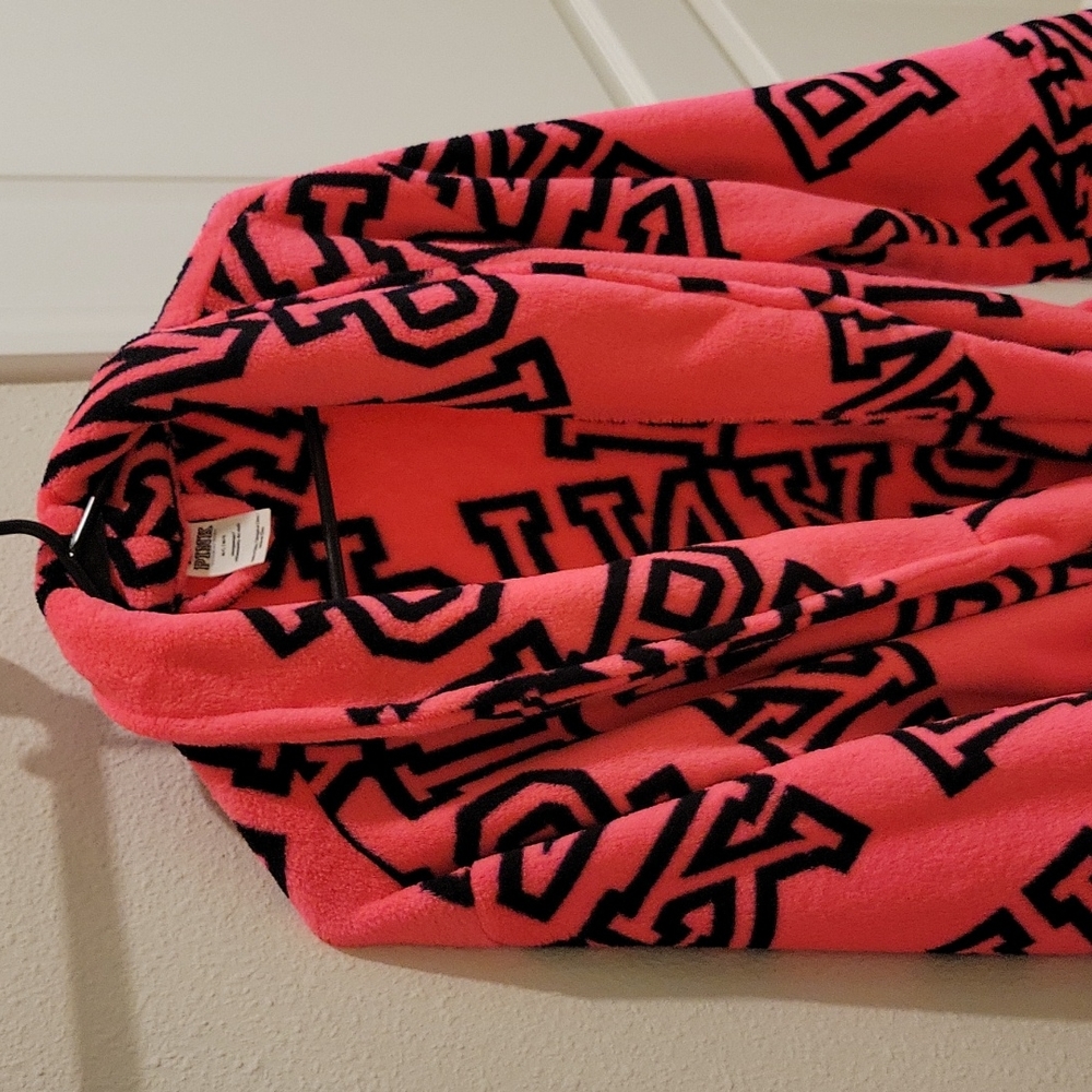 Pink Victoria Secret robe - Picture 2 of 5